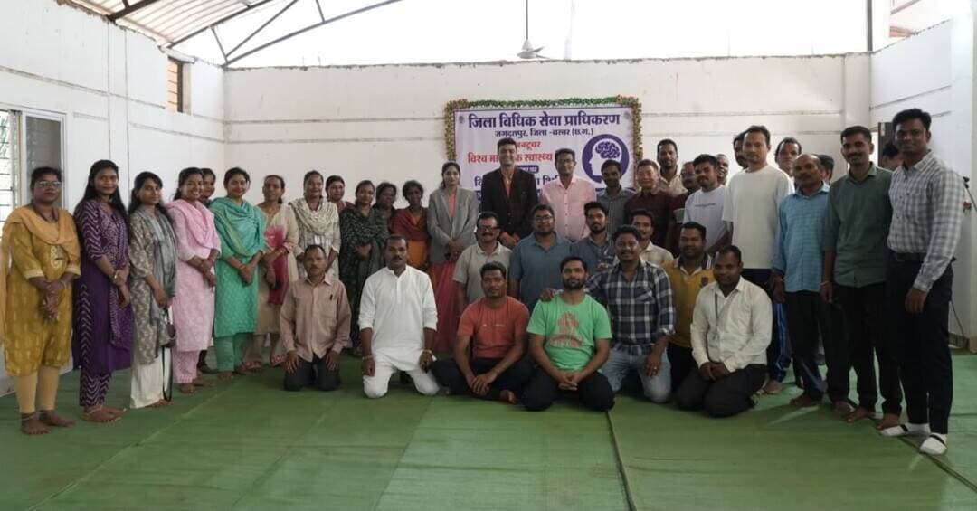 विश्व मानसिक स्वास्थ्य दिवस पर जिला न्यायालय परिसर, जगदलपुर में न्यायालयीन कर्मचारियों के लिए तनाव प्रबंधन एवं मानसिक स्वास्थ्य जागरूकता शिविर आयोजित हुआ। ध्यान, मानसिक शांति और कार्यस्थल के तनाव से निपटने के उपायों की जानकारी दी गई।
<nis:link nis:type=tag nis:id=worldmentalhealthday nis:value=WorldMentalHealthDay nis:enabled=true nis:link/> <nis:link nis:type=tag nis:id=bastar nis:value=Bastar nis:enabled=true nis:link/>