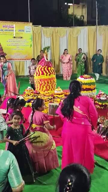 పూలనే దేవతగా పూజించే అద్భుతమైన సంప్రదాయం మన తెలంగాణది! @JourneywithSudheer