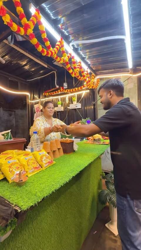 Way Of Heart is back in Prayagraj! 🍜🔥
अगर आप Maggie, Viral Chips Salad और pocket-friendly street food के fan हैं, तो इस spot को जरूर explore करें. Taste, quantity और pricing का combo genuinely काफी अच्छा है. 😋
Opposite to Prayag Sangeet Samiti, Night Market, Prayagraj 📍
🍜 Maggie | 🥗 Chips Salad | 🥪 Sandwich | 🌯 Momos | ☕ Chai.....etc
नवरात्रि से Chinese Combos भी available होंगे! ❤️
Save this spot for your next evening food plan! 👀✨
Share on your story mention your foodie gang 🤩
#streetcart #maggi #food #fastfood #musafirprayagi