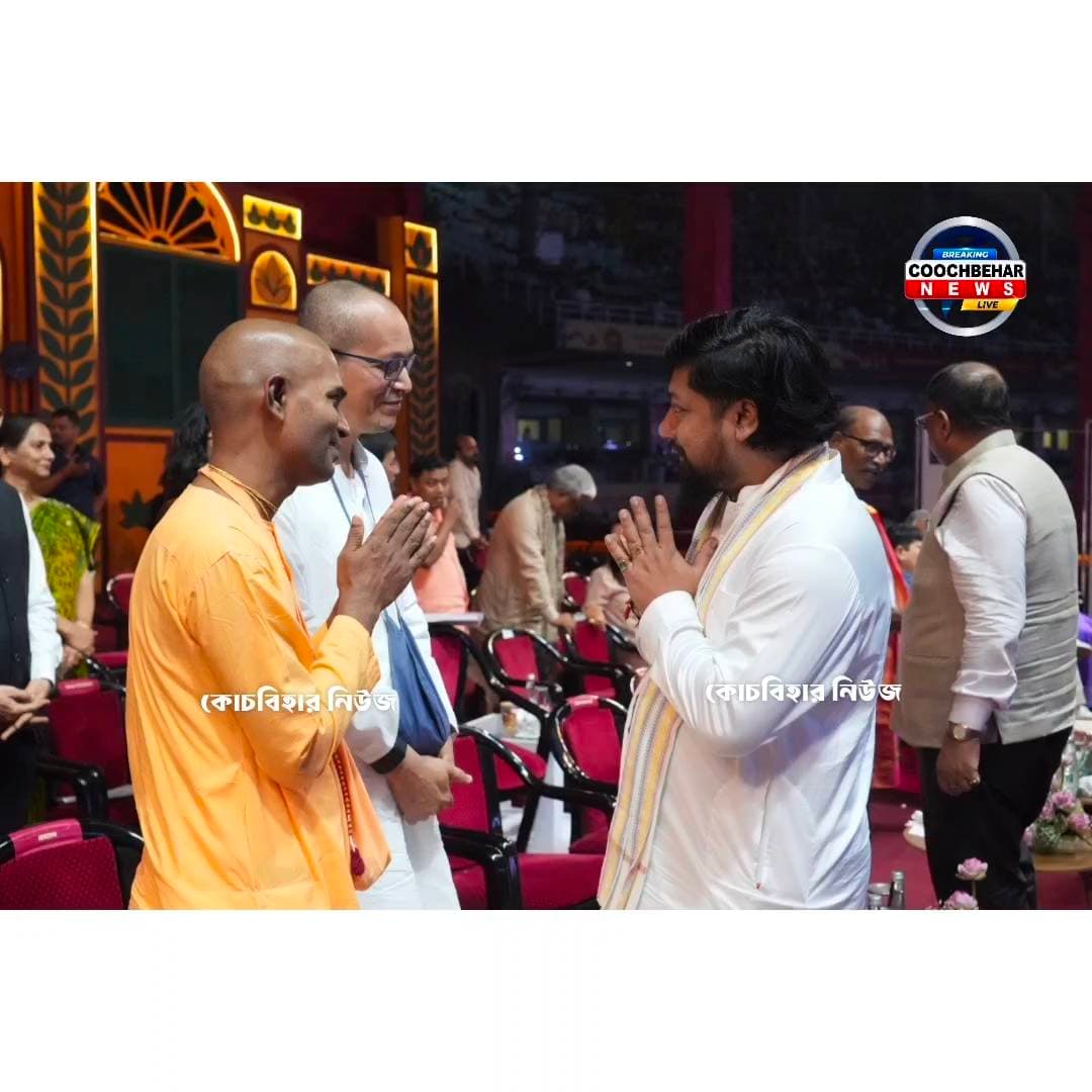 কলকাতাতে মহালয়া'য় দেবী পক্ষের শুভ সূচনা লগ্নে দেবী দুর্গার আহ্বানে বিশেষ অনুষ্ঠান। উপস্থিত মুখ্যমন্ত্রী, ক্যাবিনেট মন্ত্রী নিশীথ প্রামাণিক সহ অন্যান্য মন্ত্রীরা।