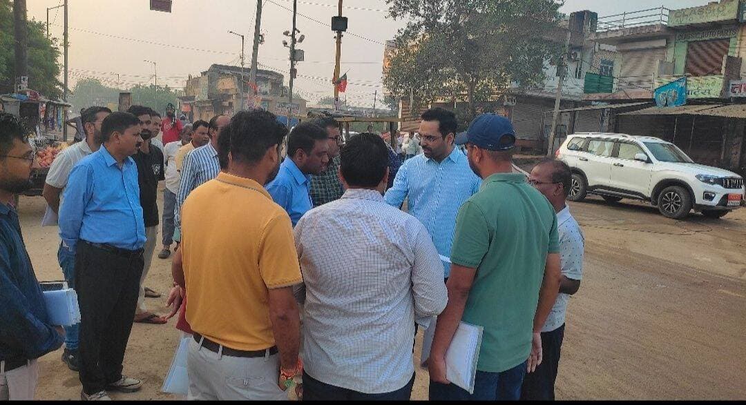 जिला कलक्टर कमर चौधरी द्वारा शहर में चल रहे विकास कार्यों को लेकर बिजली घर से किया निरीक्षण शुरू