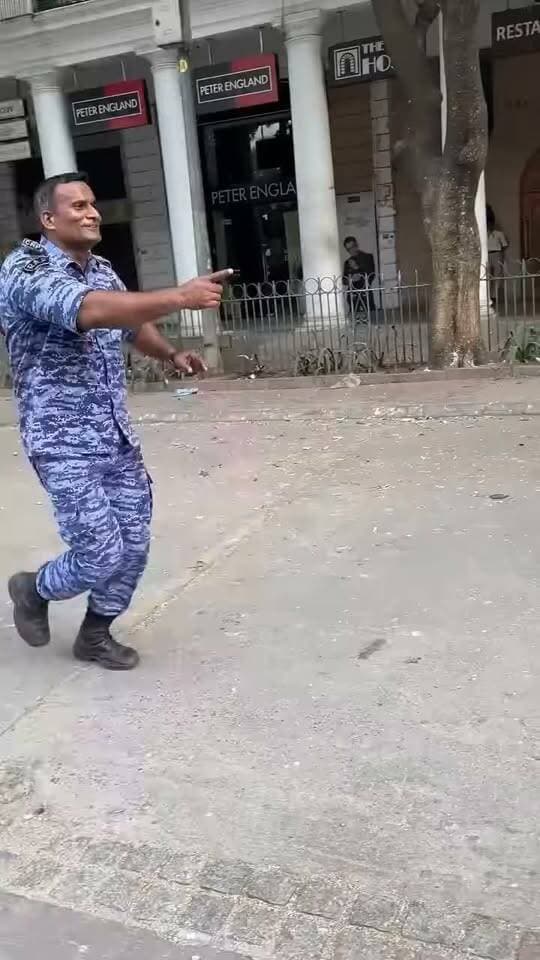 दिल्ली में प्रदर्शन करने पहुंचे वायरल बॉय निखिल वर्मा को पुलिस ने किया डितेन पुलिस वाले भी मुस्कुराते नजर आए