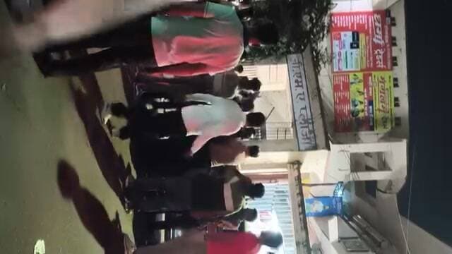 जी एम ए प्लाजा मार्केट कोटा के बाहर वाहन पार्किंग को लेकर कार चालक ओर ऑटो चालक के बीच कहासुनी हुई l