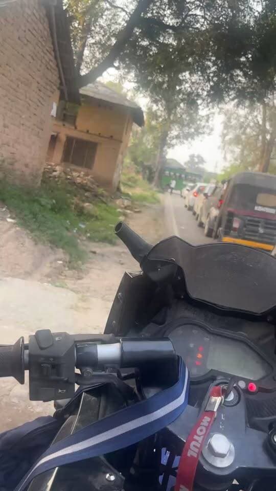 🚨 मटौर में लगा लंबा ट्रैफिक जाम 🚨
कांगड़ा के मटौर क्षेत्र में वाहनों की लंबी कतारें, यातायात की रफ्तार हुई धीमी। वाहन चालकों को परेशानी का सामना करना पड़ रहा है।
#Matour #Kangra #TrafficJam #KangraNews #HimachalNews #HimachalPradesh #TrafficUpdate #HimachalBreaking