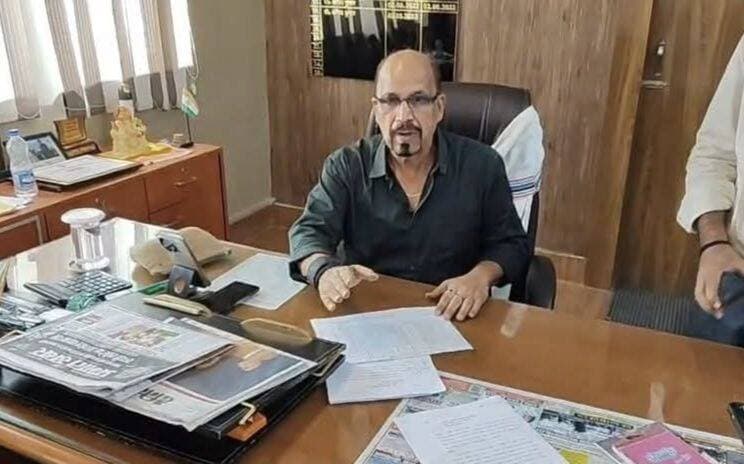 नाबालिग के साथ यौन शोषण के मामले में कोडरमा के सिविल सर्जन डॉ. अनिल कुमार को पुलिस ने किया गिरफ्तार। <nis:link nis:type=tag nis:id=koderma nis:value=koderma nis:enabled=true nis:link/> <nis:link nis:type=tag nis:id=jhumritelaiya nis:value=JhumriTelaiya nis:enabled=true nis:link/> <nis:link nis:type=tag nis:id=newsupdate nis:value=NewsUpdate nis:enabled=true nis:link/> <nis:link nis:type=tag nis:id=jharkhandnews nis:value=JharkhandNews nis:enabled=true nis:link/>