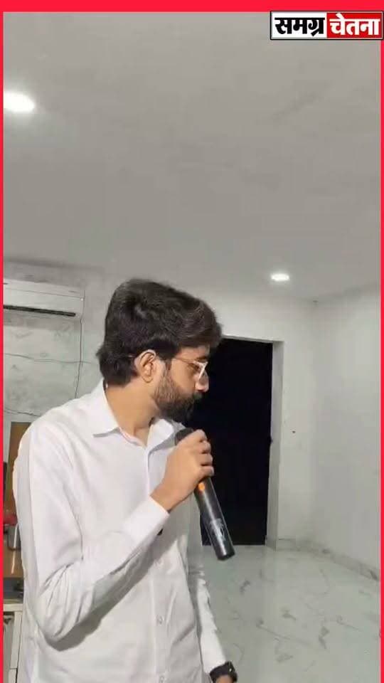 लखीमपुर-खीरी के शायर अशरफ सिद्दीकी ने कौमी एकता की बात करके कवि सम्मेलन में ऊर्जा ला दी
तर्पण’ कवि सम्मेलन में गूंजी संस्कृति और सद्भाव की आवाज़, ‘गाय, गाँव और गोमती’ संरक्षण का लिया संकल्प
#तर्पण_कवि_सम्मेलन #गौमंगल_ग्रामोदय_मिशन #गाय_गाँव_और_गोमती #साहित्य_से_समाज #सामाजिक_समरसता #गोमती_संरक्षण #मोहम्मदी