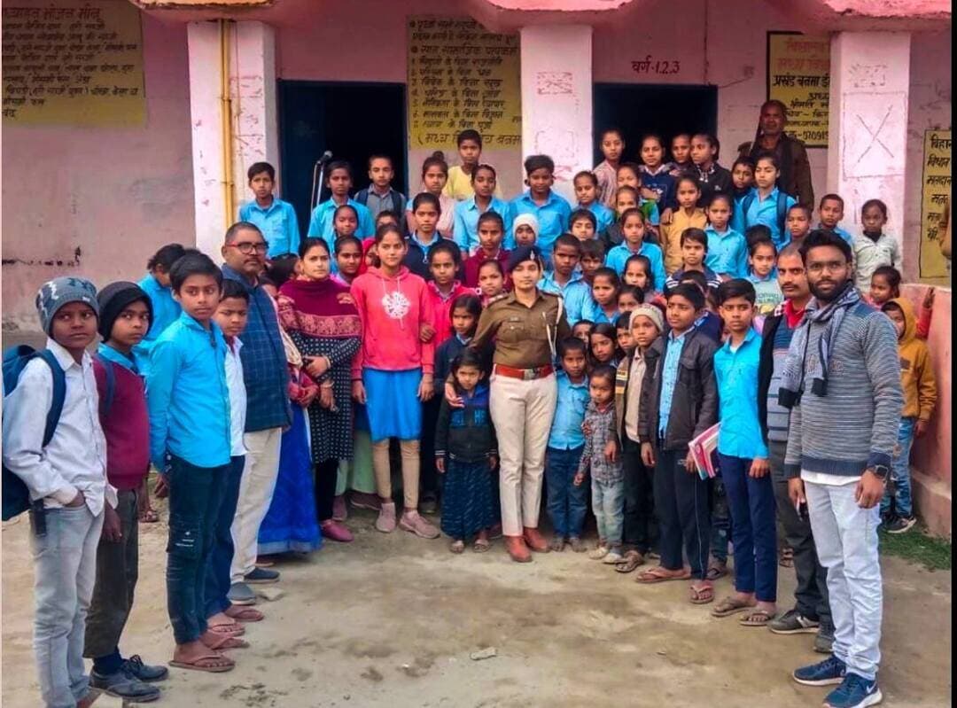 सहरसा जिला के बनमा ईटहरी क्षेत्र के मध्य विद्यालय बनमा मे एसआई आभा कुमारी ने अभया ब्रिगेड ने छात्राओं को दी सुरक्षा व अग्नि सुरक्षा की जानकारी।
#बनमा_ईटहरी #saharsa_bihar #sosialmedia #trendingpost #कोसी_जॉन_न्यूज #fallowme #photographychallenge