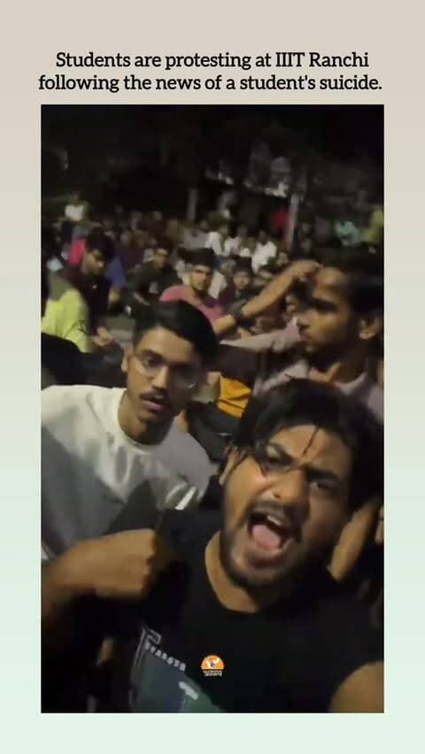 Massive Protest in Ranchi after an IIIT Ranchi's student su*cide
#jharkhand #ranchi #protest #iiitranchi #ranchiupdates