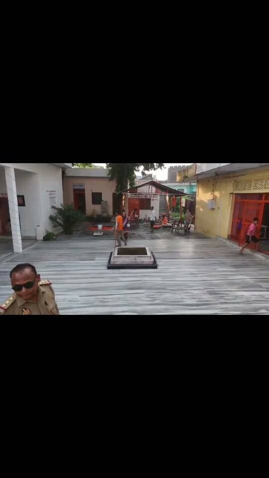 कासगंज में नवरात्रि के पहले दिन पुलिस ने ड्रोन कैमरे से की निगरानी सुरक्षा व्यवस्था के पुख्ता इंतजाम
#नवरात्रि #kasganjpolice
