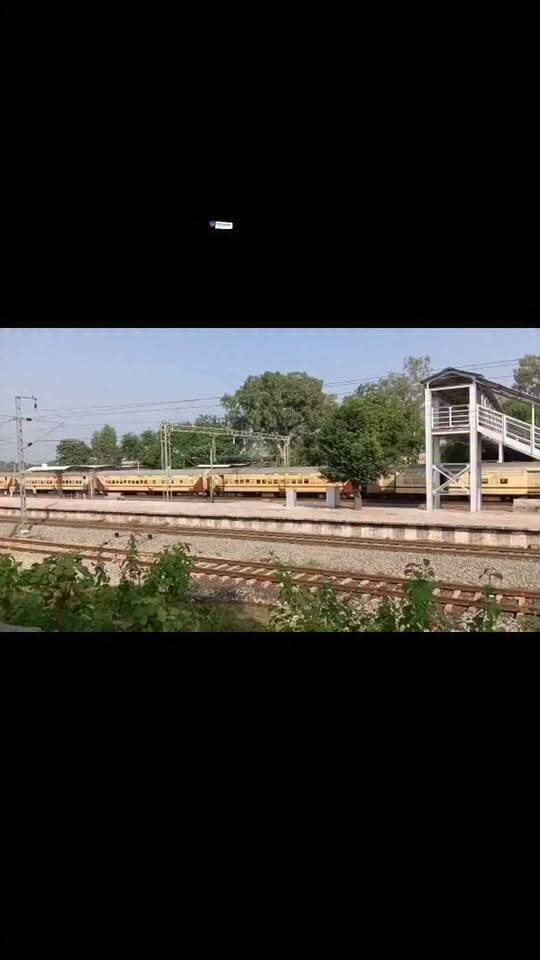 रीठी रेलवे स्टेशन पर 7 घंटे देरी से पहुंची विंध्याचल एक्सप्रेस, जबलपुर जाने वाले यात्रियों की बढ़ी परेशानी
