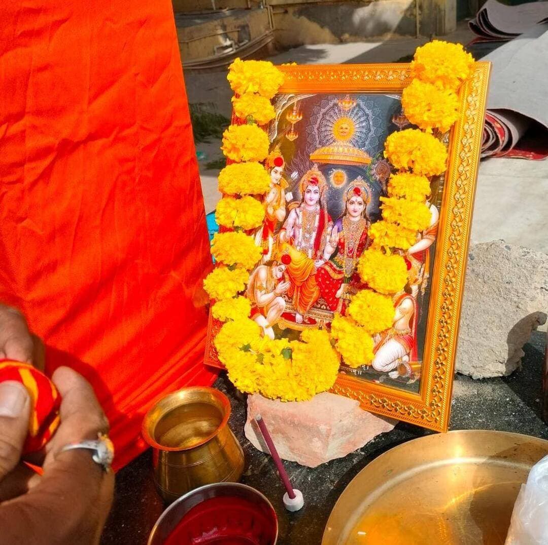 बाड़मेर : रामलीला आयोजन के लिए मंच पूजन कार्यक्रम आयोजित हुआ। हाई स्कूल मैदान में आज से प्रतिदिन रात्रि 8 बजे से भगवान श्रीराम पर आधारित लीला का मंचन होगा।