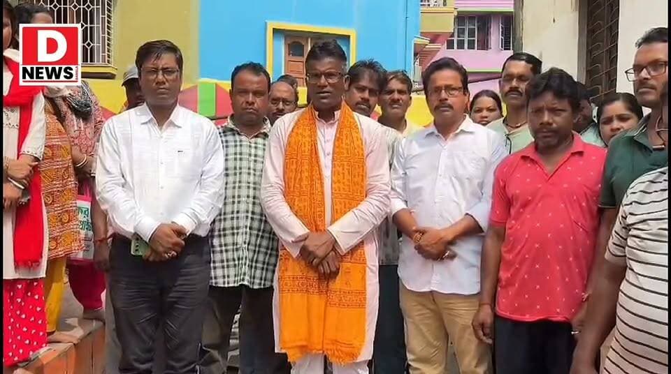 "রাস্তার কাজ শুরু হচ্ছে, কত টাকা অ্যালটমেন্ট! কে পেয়েছে টেন্ডার? কি বা সেই বৃত্তান্ত ' আগে কখনও মেদিনীপুরের মানুষ দেখে নি !মেদিনীপুর পৌরসভার ১৮ নম্বর ওয়ার্ড সংলগ্ন মহতাবপুর চাষীপাড়ায় নতুন রাস্তার কাজ পরিদর্শন করে জানালেন শংকর কুমার গুছাইত
#Dnews #SankarGuchait #Midnapore #Palbari
Dr Sankar Kr Guchhait / BJP West Bengal
