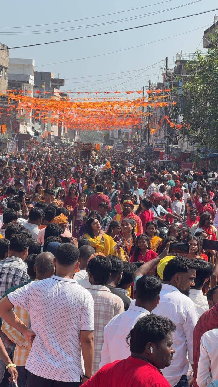 सुरसंड में महाशक्ति का जयकारा: एनएच-227 बना दुल्हन, 25 हजार कुंवारी कन्याओं की ऐतिहासिक कलश शोभायात्रा से गूंजा इलाका
