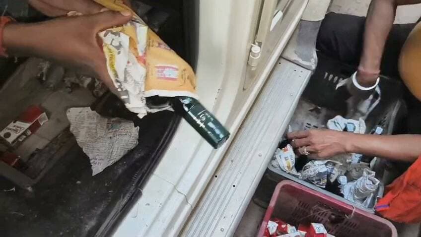 किस तरह शराब तस्कर तहखाना बनाकर बना कर उतर प्रदेश से बिहार में शराब लेकर आ रहे है फिर पुलिस ने आरा में जो किया आप समझजाएगे