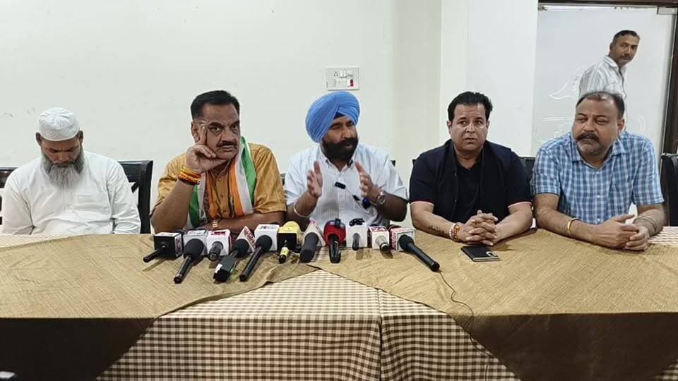उधम सिंह नगर से कल कांग्रेसी करेंगे दिल्ली कूच, किसान कांग्रेस प्रदेश अध्यक्ष ने की प्रेस कॉन्फ्रेंस
#AwaazIndiaDigital #Uttarakhand #Rudrapur #Congress #RajkumarThukral #HimanshuGava #PressConference #LatestNews