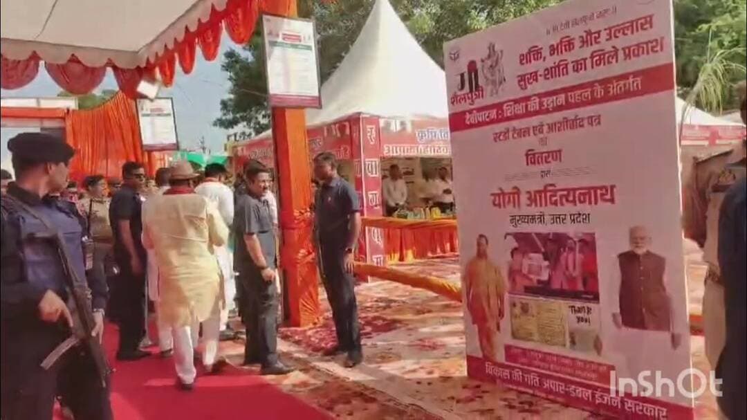तुलसीपुर: उत्तर प्रदेश में मुख्यमंत्री ने नवरात्रि पर बालिका खिलाड़ियों को किया सम्मानित
