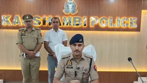 कौशांबी पुलिस की बड़ी कामयाबी! 📱
🔥 110 गुमशुदा मोबाइल बरामद, कीमत करीब 24 लाख रुपये!
📍 कौशांबी, उत्तर प्रदेश: जिले में मोबाइल गुम होने की शिकायतों पर कार्रवाई करते हुए कौशांबी पुलिस ने बड़ी सफलता हासिल की है। सीईआईआर (CEIR) पोर्टल, सर्विलांस और तकनीकी साक्ष्यों की मदद से पुलिस ने विभिन्न कंपनियों के 110 मोबाइल फोन बरामद कर उनके असली मालिकों को वापस सौंप दिए। बरामद मोबाइल की अनुमानित कीमत करीब 24 लाख रुपये बताई गई है।
📌 मोबाइल बरामदगी में पश्चिम शरीरा थाना सबसे आगे 🔹 पश्चिम शरीरा – 21 मोबाइल
🔹 सैनी – 16 मोबाइल
🔹 मंझनपुर – 13 मोबाइल
🔹 सराय अकिल – 13 मोबाइल
📱 आपका मोबाइल भी खो गया है?
मोबाइल गुम होने पर सीईआईआर पोर्टल की आधिकारिक वेबसाइट 👉 https://www.ceir.gov.in पर शिकायत दर्ज कर सकते हैं। साथ ही संबंधित थाने में भी सूचना दें।
👏 कौशांबी पुलिस की इस कार्रवाई से मोबाइल खो चुके लोगों को बड़ी राहत मिली है।
📢 खबर को शेयर करें, ताकि जरूरतमंद लोगों तक यह जानकारी पहुंच सके।
#कौ