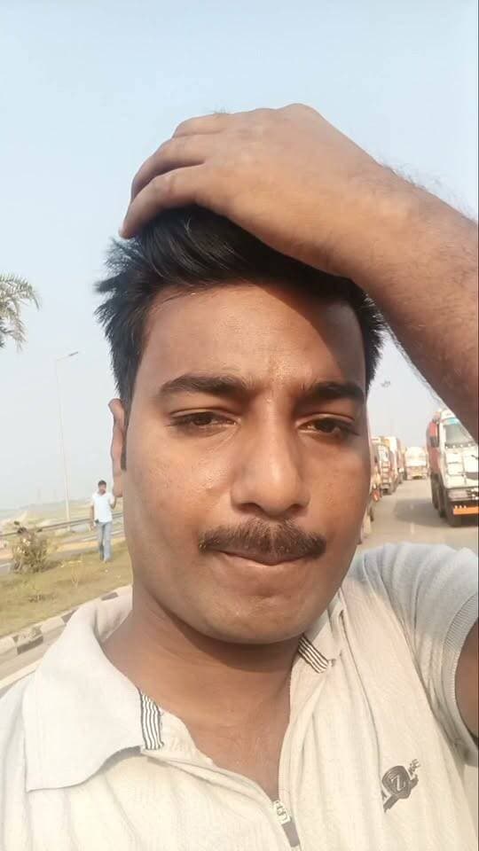 मोकामा-सिमरिया सिक्स लेन पुल पर दूसरे दिन भी वाहनों का लंबा जाम लगा रहा। आईओसीएल बेगूसराय के लिए एक भारी 'डीपे नाइजर' मशीन ले जाने के कारण यह जाम लगा है। पुल पर गाड़ियो की लंबी कतारे लगने से यात्री परेशान हैं।
#Mokama #Begusarai