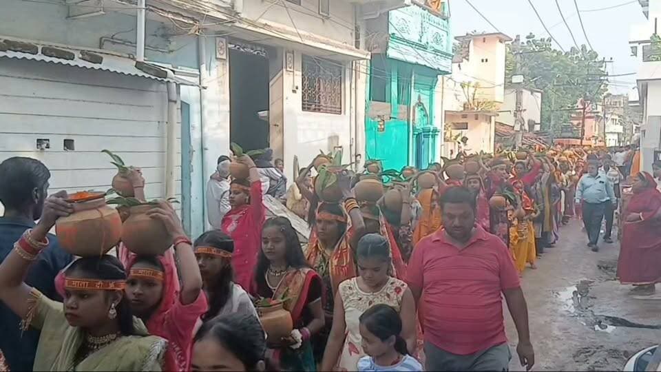मोकामा में भव्य कलश यात्रा के साथ मां दुर्गा का आगमन: 1100 कन्याओं और महिलाओं ने लिया हिस्सा।
#Mokama