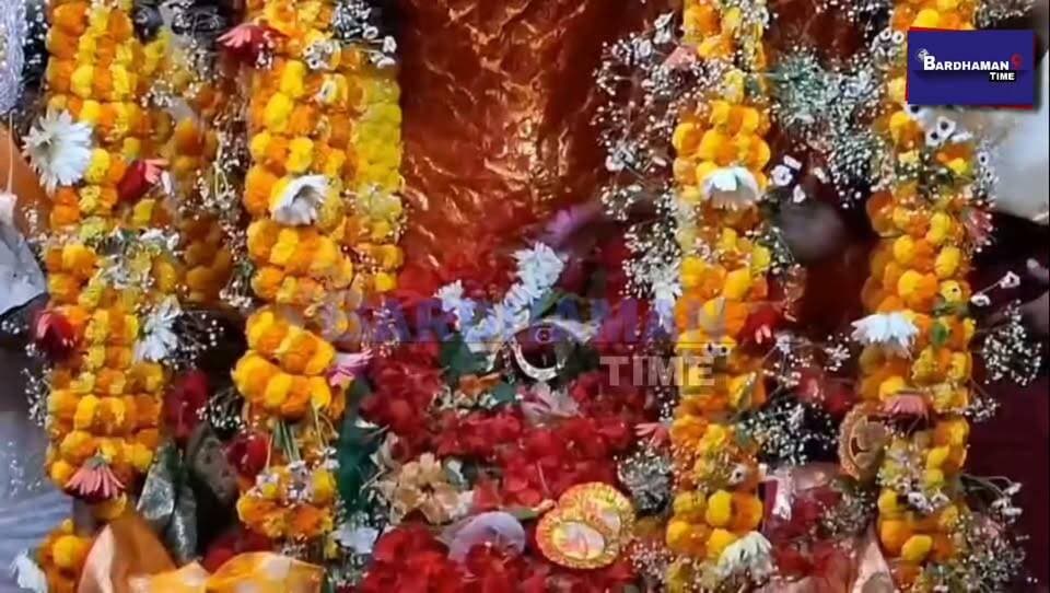 দশ নয় আঠারো হাত! ৩০০ বছরের রাজকীয় প্রথা মেনে প্রতিপদেই বর্ধমানের সর্বমঙ্গলা মন্দিরে শুরু দুর্গাপুজো Bardhaman Time
#PurbaBardhaman #NewsUpdate #durgapuja #sarbamangalatemple