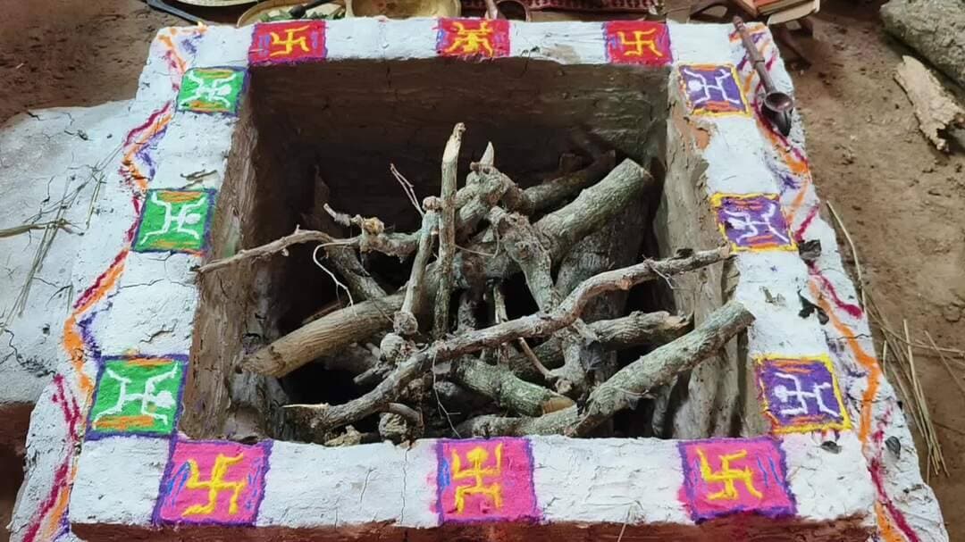 কৃষ্ণনগর ১: প্রতিপদ থেকেই কৃষ্ণনগর রাজবাড়িতে দেবী আরাধনা! প্রাচীন শাক্ত রীতিতে হোমকুণ্ড প্রজ্বলন, মহামায়ার পূজায় মাতল রাজপরিবার
