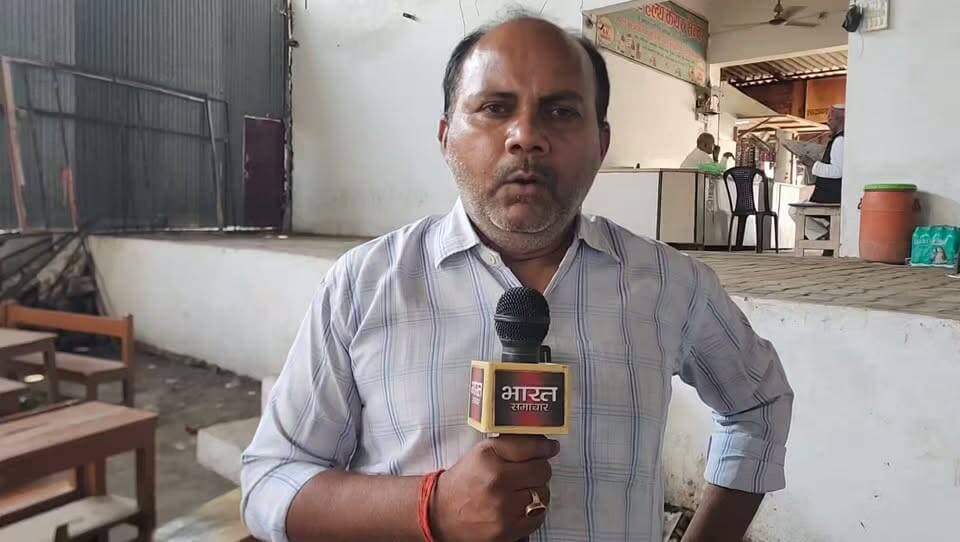 कर्नलगंज के कुम्हरगढ़ी में हुई चोरी का मामला
7 दिन बाद भी कर्नलगंज पुलिस खाली हाथ
पकडे गए चोर ना बरामद हुआ चोरी गया सामान
ऊपर से करनैलगंज पुलिस की तफ्तीश भी ठंडी पड़ी
तहरीर में लाखों के गहने, नकदी चोरी का आरोप
पर पीड़ित की एफआईआर में पैसों का जिक्र ही नहीं
पीड़ित को जिनपर शक पुलिस उनसे भी नहीं कर रही पूछताछ
छत के रास्ते घुसे चोरों ने घटना को दिया था अंजाम
एसएचओ अभय सिंह बता रहे मामले की चल रही जांच