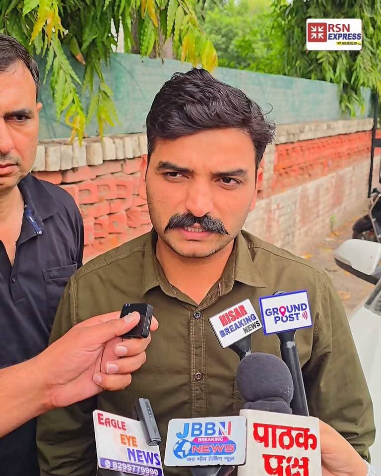 🚨 हिसार में युवक राहुल जैन का अपने ही कमरे में मिला श *व! पुलिस ने श₹व को कब्जे में लेकर जांच की शुरू, सुनिए शुरुआती जांच में पुलिस ने क्या कहा? 🎤🚔
🔴 RSN EXPRESS | खबरों की तह तक