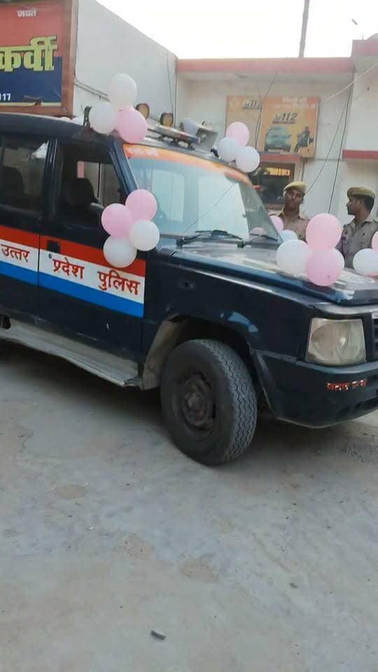 चित्रकूट: मिशन शक्ति अभियान 5.0 के तहत महिला सुरक्षा जागरूकता बाइक रैली आज
चित्रकूट। शारदीय नवरात्रि के पावन अवसर पर महिला सुरक्षा, सम्मान एवं स्वावलंबन के प्रति जन-जागरूकता बढ़ाने के उद्देश्य से मिशन शक्ति अभियान 5.0 के द्वितीय चरण के अंतर्गत 11 अक्टूबर 2026 को बाइक रैली का आयोजन किया जाएगा।
यह बाइक रैली थाना कोतवाली कर्वी से शाम 5 बजे निकाली जाएगी। पुलिस अधीक्षक चित्रकूट अरुण कुमार सिंह हरी झंडी दिखाकर रैली को रवाना करेंगे।
इस अभियान के माध्यम से महिलाओं एवं बालिकाओं को सुरक्षा के प्रति जागरूक करने, उनके अधिकारों की जानकारी देने तथा उन्हें आत्मनिर्भर बनने के लिए प्रेरित करने का संदेश दिया जाएगा।