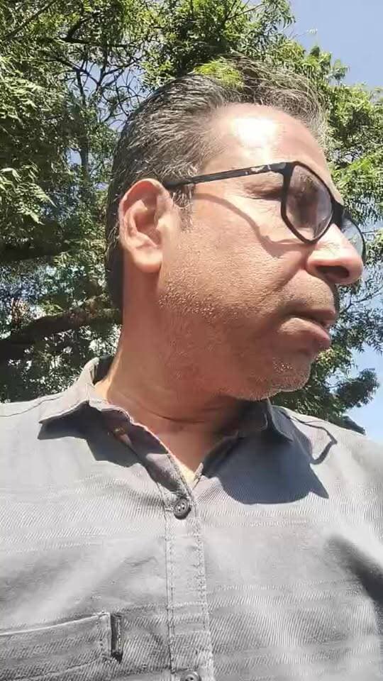 ललित मीणा के परिजनों की न्याय की मांग शामगढ़ आड़ा बाजार चौराहे पर शव रखकर किया जा रहा है विरोध प्रदर्शन, कोरे कागज पर साइन करने का दबाव बनाने का है आरोप