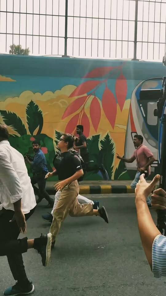 बैरिगेड तोड़कर आगे बढ़े प्रदर्शनकारी, मचा बवाल!
“हम बैरिकेड पार कर पहुंच गए” — नेहा बोरा का बयान
‘कॉकरोच पार्टी’ के नारे से गरमाया माहौल!
नेहा बोरा के बयान ने राजनीतिक गलियारों में मचाई हलचल!