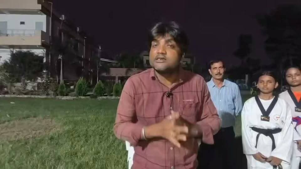 बेटियों ने थामा ताइक्वांडो, मनचलों को खुला मैसेज- छेड़ोगे तो जवाब भी मिलेगा