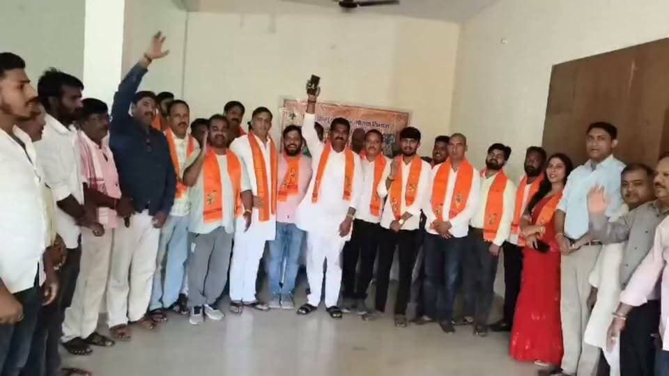 विश्व हिंदू परिषद गोरक्षा विभाग की जिला कार्य समिति का हुआ विस्तार पप्पू बन विभाग अध्यक्ष तो शशांक मिश्रा एवं मकरध्वज जिला सहसंयोजक की जिम्मेदारी