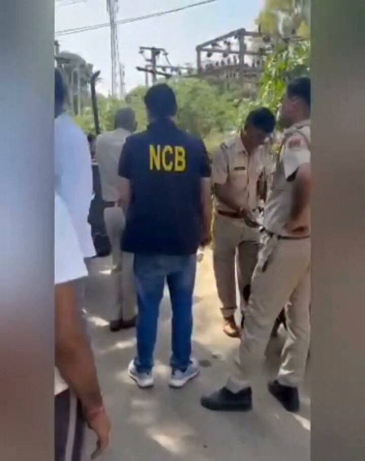ANTF ने 8 करोड़ 15 लाख रुपए का अवैध मादक पदार्थ जब्त,अलग अलग जिले के कार्यवाही।
Rajasthan Police Vikas Kumar IPS Barmer Police Balotra Police Jaipur Police