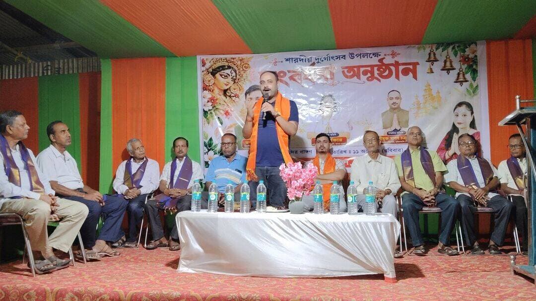 হাইলাকান্দির ১৩ নম্বর ওয়ার্ডে শারদীয় দুর্গোৎসব উপলক্ষে সংবর্ধনা অনুষ্ঠান !
উপস্থিত মুখ্য অতিথি বিধায়ক মিলন দাস, পৌরপতি মানব চক্রবর্তী।
<nis:link nis:type=tag nis:id=nhnewz nis:value=NHNewz nis:enabled=true nis:link/>
