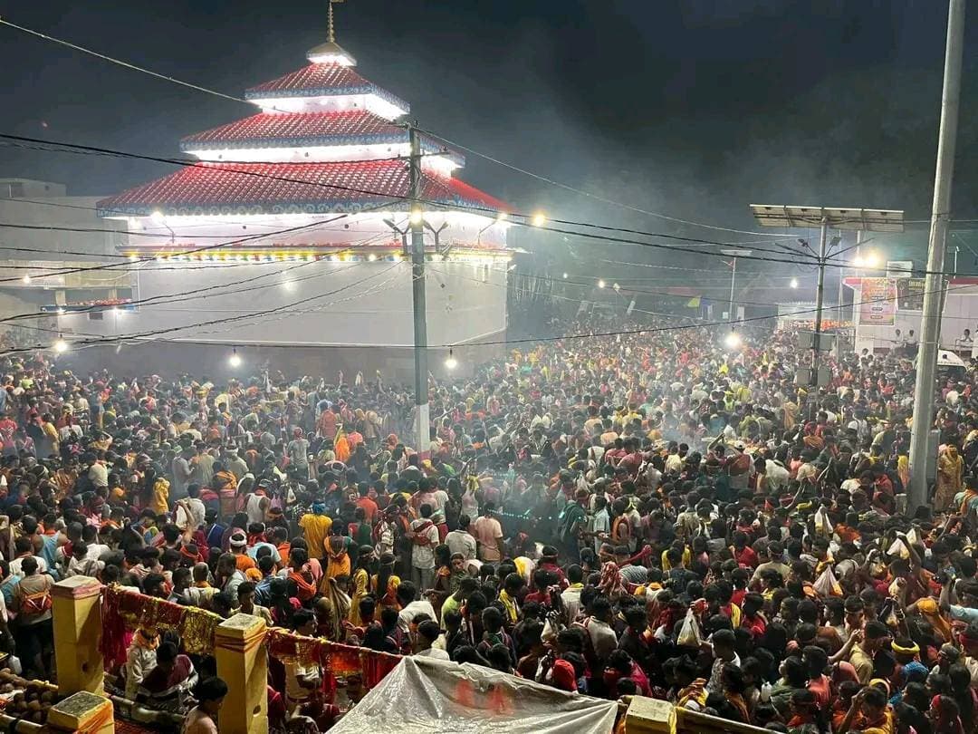 मुंगेर-बांका सीमा पर स्थित माँ तेलढिया मंदिर में उमड़ा भक्तों का जनसैलाब, नवरात्र के पहले दिन उमड़ी भारी भीड़!
#दुर्गापूजा #नवरात्र #Munger