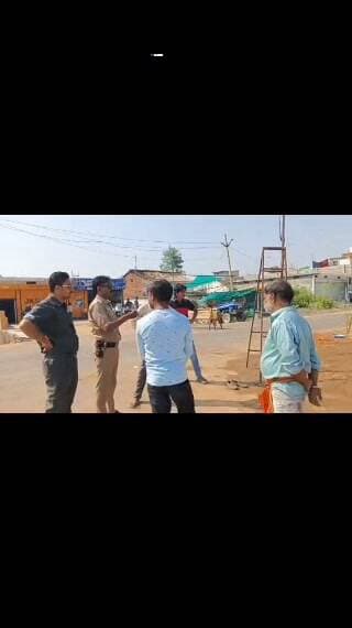 रीठी में शारदीय नवरात्रि पर पुलिस अलर्ट, दुर्गा पंडालों से लेकर सड़कों तक सुरक्षा के पुख्ता इंतजाम!
यातायात व्यवस्था और असामाजिक तत्वों पर पुलिस की पैनी नजर, पंडालों में पहुंचकर लिया सुरक्षा व्यवस्थाओं का जायजा