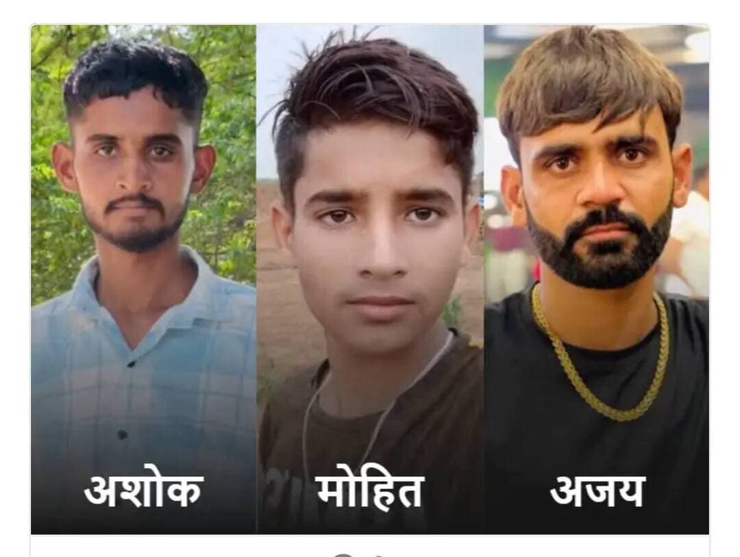 पल्लू माता मंदिर जा रहे 4 दोस्तों को पिकअप ने रौंदा: 3 की मौके पर मौत, 1 गंभीर घायल बीकानेर रेफर
#Lalbahadurbhakhar #pilibanga #hanumangarhnews
पल्लू (हनुमानगढ़)। लालबहादुर भाखर:- हनुमानगढ़ जिले के पल्लू थाना क्षेत्र में एक दर्दनाक सड़क हादसे में तीन युवकों की जान चली गई, जबकि उनका एक साथी गंभीर रूप से घायल हो गया। हादसा उस समय हुआ जब चारों युवक पैदल पल्लू ब्राह्मणी माता मंदिर में दर्शन करने जा रहे थे।
प्राप्त जानकारी के अनुसार, किकरालिया गांव निवासी मोहित कुमार (35), अजय, अशोक और रूपेश 10 अक्टूबर की रात पैदल पल्लू माता मंदिर के लिए रवाना हुए थे। रात करीब 2:30 बजे जैसे ही वे झेदासर गांव से निकले, पीछे से आई एक तेज रफ्तार पिकअप ने उन्हें जोरदार टक्कर मार दी। टक्कर इतनी भीषण थी कि मोहित, अजय और अशोक की मौके पर ही मौत हो गई।
हादसे के बाद सभी को पल्लू अस्पताल पहुंचाया गया, जहां डॉक्टरों ने तीन युवकों को मृत घोषित कर दिया। वहीं चौथे गंभीर घायल रूपेश को प्राथमिक उपचार के बाद बेहतर इलाज के लिए बीकानेर रेफर किया गया है, जहां उसका इलाज जारी है।
परिजनों के अनुसार, मृतकों में शामिल अजय एक निजी शिक्षक था और उसकी करीब 7 महीने पहले ही शादी हुई थी। वहीं अशोक रावतसर कॉलेज से बीए की पढ़ाई कर रहा था और मोहित पढ़ाई के साथ-साथ दुकान में पिता का हाथ बंटाता था। घायल रूपेश प्रतियोगी परीक्षाओं की तैयारी कर रहा है।
मामले को लेकर रामप्रसाद की रिपोर्ट पर पल्लू थाना पुलिस ने पिकअप चालक के खिलाफ मामला दर्ज कर जांच शुरू कर दी है।