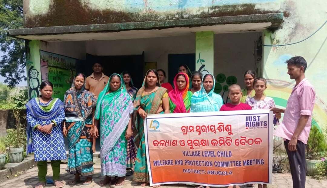ଗ୍ରାମ ସ୍ତରୀୟ ଶିଶୁ ସୁରକ୍ଷା ଓ କଲ୍ୟାଣ ବୈଠକ:-
ଅନୁଗୋଳ ଜିଲ୍ଲା ବଅଁରପାଳ ବ୍ଲକ,
ରାମିମୁଣ୍ଡା, କଙ୍କିନl ଳୀ, ସlନ୍ତରIପୂର୍
ଅରା ହାଟ ବଉଳିଗୋଡ, ଗ୍ରାମ ରେ ବିଶ୍ଵ ଯୁବ କେନ୍ଦ୍ର ବଣୀନାଳୀ ଅନୁଗୋଳ ଦ୍ୱାରା ପରିଚାଳିତ ଜଷ୍ଟ ରାଇଟ ଫର୍ ଚିଲଡ୍ରେନ୍ ଦ୍ୱାରା ଗ୍ରାମ ସ୍ତରୀୟ ଶିଶୁ ସୁରକ୍ଷା ଓ କଲ୍ୟାଣ ବୈଠକ ଅନୁଷ୍ଠିତ ହୋଇଯାଇଛି l କାର୍ଯ୍ୟ କ୍ରମ ରେ ନାଏବ ସରପଞ୍ଚ,ଅଙ୍ଗନୱାଡି କର୍ମୀ, ୱାର୍ଡମେମ୍ୱର ,ଆଶା,କିଶୋରୀ ଉପସ୍ଥିିତଥିଲେ l ଶିଶୁଙ୍କୁ ନିଜର ଅଧିକାର ରୁ ବଞ୍ଚିତ କରି ବାଲ୍ୟ ବିବାହ , ଶିଶୁ ଚାଲାଣ, ଶିଶୁ ଯୌନ ନିର୍ଯାତନା, ଶିଶୁ ଶ୍ରମିକ ତଥା ଜୀବନ ପ୍ରତି ବିପଦ ସଙ୍କୁଳନ କାର୍ଯ୍ୟ ରେ ନିୟୋଜିତ ତଥା ଏହାର ଭୟାବହତା ଉପରେ ଆଲୋଚନା କରାଯାଇ ଥିଲା l ବାଲ୍ୟ ବିବାହ ତଥା ଶିଶୁ ଙ୍କୁ ଶ୍ରମରେ ନିୟୋଜିତ କରୁଥିବା ଲୋକଙ୍କ ପାଇଁ ଭାରତୀୟ ଆଇନ୍ ଅନୁଯାୟୀ ବାଲ୍ୟ ବିବାହ ର ଦଣ୍ଡ ବିଧାନ ଓ ନିୟମାବଳୀ ଏବଂ ପ୍ରତେକ ଶିଶୁ ର ଚାରୋଟି ପ୍ରାଥମିକ ଅଧିକାର ବିଷୟରେ ଆଲୋଚନା କରାଯାଇଥିଲା l ବିଶ୍ଵ ଯୁବ କେନ୍ଦ୍ର ର ନିର୍ଦ୍ଦେଶକ ମନୋଜ କୁମାର ମହାପାତ୍ର ଓ ପୂଜା ସ୍ୱାଇଁ ଙ୍କ ତତ୍ଵା ବଧାନ ରେ ପ୍ରକଳ୍ପ ସହଯୋଗୀ ଲକ୍ଷ୍ମୀ ବେହେରା ସଭା ପରିଚାଳନା କରିଥିଲେ।