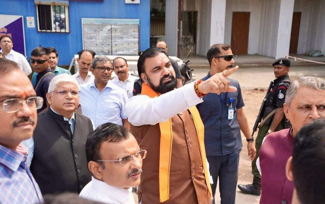 पटना में नेहरू पथ पर चल रहे निर्माण कार्यों की प्रगति, यातायात व्यवस्था एवं मेट्रो रेल परियोजनाओं का निरीक्षण कर समीक्षा की।