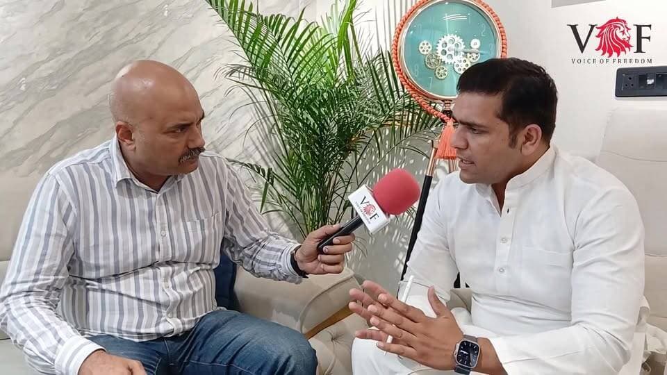 कुचल दिए गए कॉकरोच...
भाजपा के युवा नेता अमित भारद्वाज के साथ ख़ास बातचीत
#cjp
#BJPGovernment
#protest
#voiceoffaridabad
#Voiceoffreedom