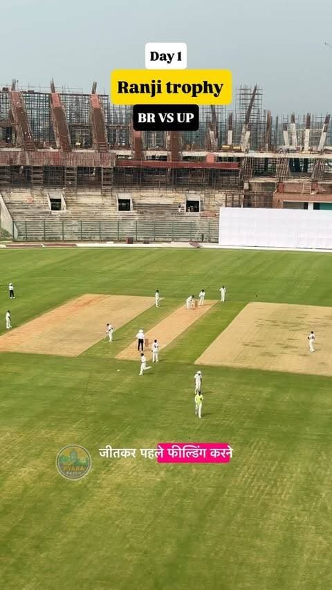 🏏🔥 राजगीर में रणजी ट्रॉफी का रोमांच, पहले दिन उत्तर प्रदेश के बल्लेबाजों का जलवा!
ऐतिहासिक राजगीर इंटरनेशनल क्रिकेट स्टेडियम में पहली बार रणजी ट्रॉफी के मुकाबले का आगाज़ हुआ। ❤️
टॉस जीतकर बिहार ने पहले गेंदबाजी चुनी। उत्तर प्रदेश की ओर से रिंकू सिंह ने नाबाद 109 रन, जबकि माधव कौशिक ने 124 रनों की शानदार पारी खेली। वहीं, बिहार के शाकिबुल गनी और पीयूष सिंह ने शानदार कैच पकड़कर टीम को अहम सफलताएँ दिलाईं।
पहले दिन का खेल समाप्त होने तक उत्तर प्रदेश ने 84 ओवर में 287 रन बना लिए। 🏏
अब निगाहें कल के खेल पर हैं! क्या बिहार की टीम करेगी शानदार वापसी? 🔥
❤️ गर्व है अपने राजगीर पर, गर्व है अपने बिहार पर!
📍 Rajgir International Cricket Stadium
📲 ऐसी ही खास अपडेट के लिए फॉलो करें — Pyara Rajgir
#PyaraRajgir #Rajgir #RanjiTrophy