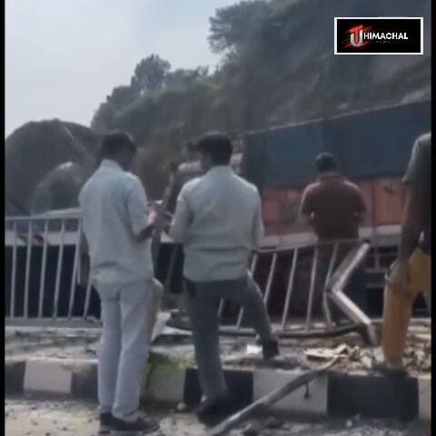 बिलासपुर के जगातखाना में सडक हा#द सा
#Bilaspur #HimachalPradesh #RoadAccident #UTHimachal #UTNews