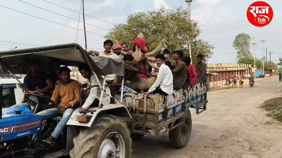 देवेंद्रनगर में नवरात्रि की धूम, जयकारों के बीच मां दुर्गा की प्रतिमाएं लेकर निकले श्रद्धालु