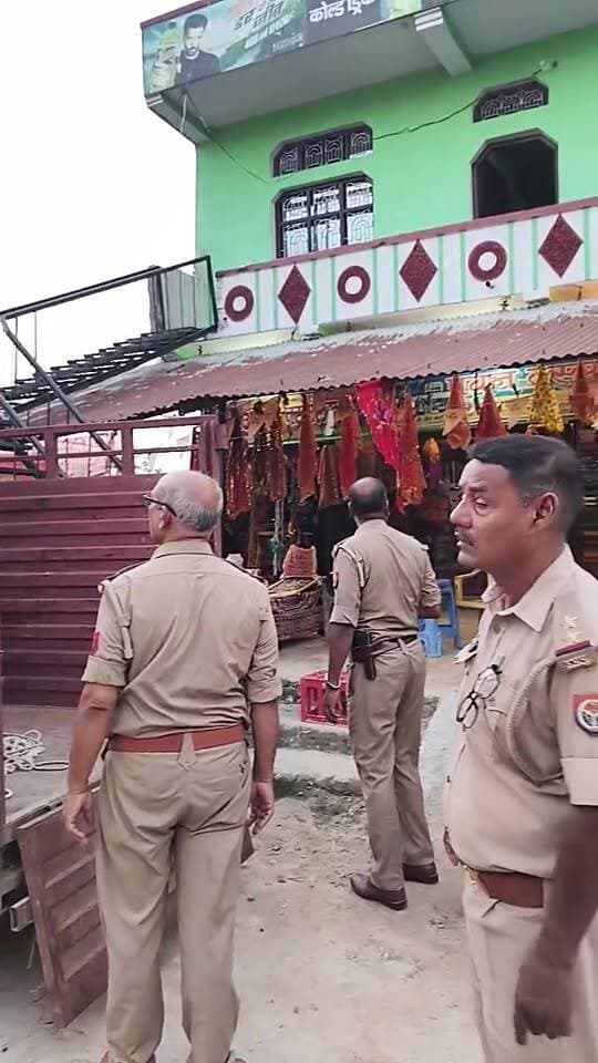 थाना हलधर पुर क्षेत्र में बड़ी मात्रा में अवैध पटाखे बरामद