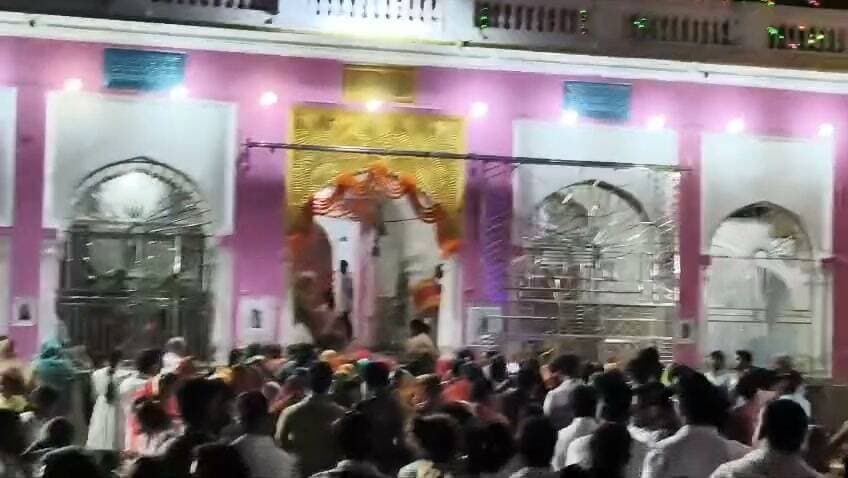 महागामा प्राचीन दुर्गा मंदिर में हुआ आज प्रथम दिन संध्या पूजा