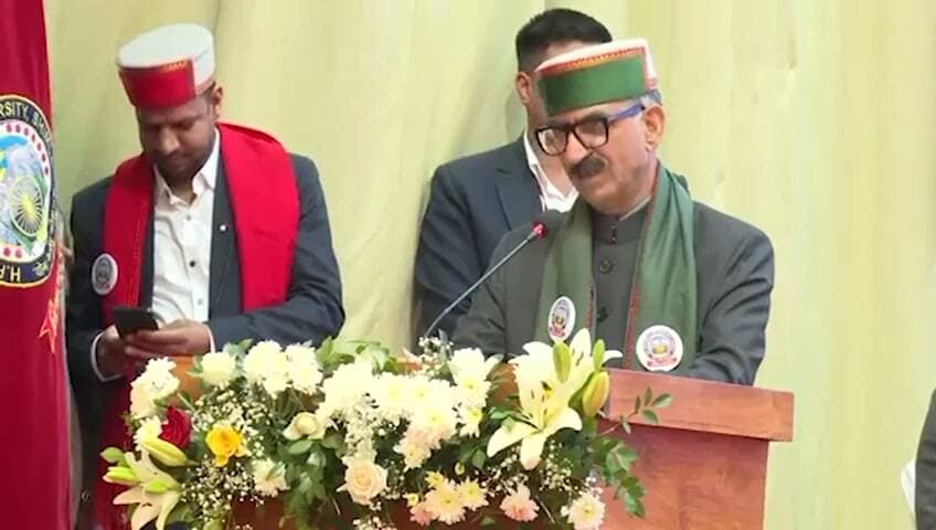 हिमाचल जैसे पहाड़ी राज्य में मैदान बनाना कठिन है। स्कूलों और सामुदायिक मैदानों का साझा उपयोग होता है, लेकिन पहली बार, आज़ादी के लगभग 80 साल बाद, प्रदेश सरकार को स्वतंत्रता दिवस मनाने के लिए पाँच लाख रुपये कॉस्ट देकर समारोह आयोजित करना पड़ा, क्योंकि माननीय हाई कोर्ट ने इस शर्त पर मैदान का इस्तेमाल करने की इजाजत दी।
आज़ादी के इतने वर्षों बाद भी हमें स्वतंत्रता दिवस मनाने के लिए हाई कोर्ट के फैसले का सहारा लेना पड़े, तो यह न्यायोचित नहीं है।