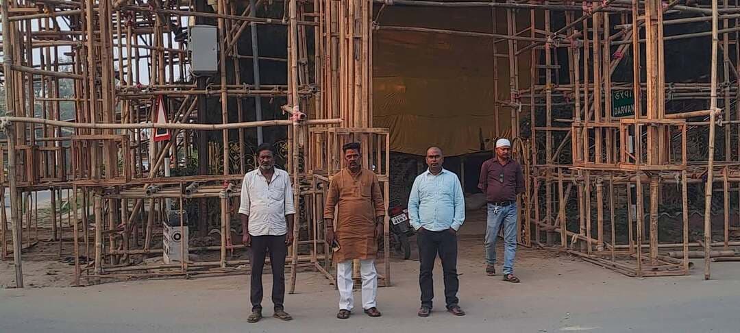 आप बताएं कि ये पंडाल कहाँ तैयार किया जा रहा है और कितने लागत लगेगा इस खूबसूरत पंडाल तैयार करने में???किस जगह का Theme पर बन रहा है...