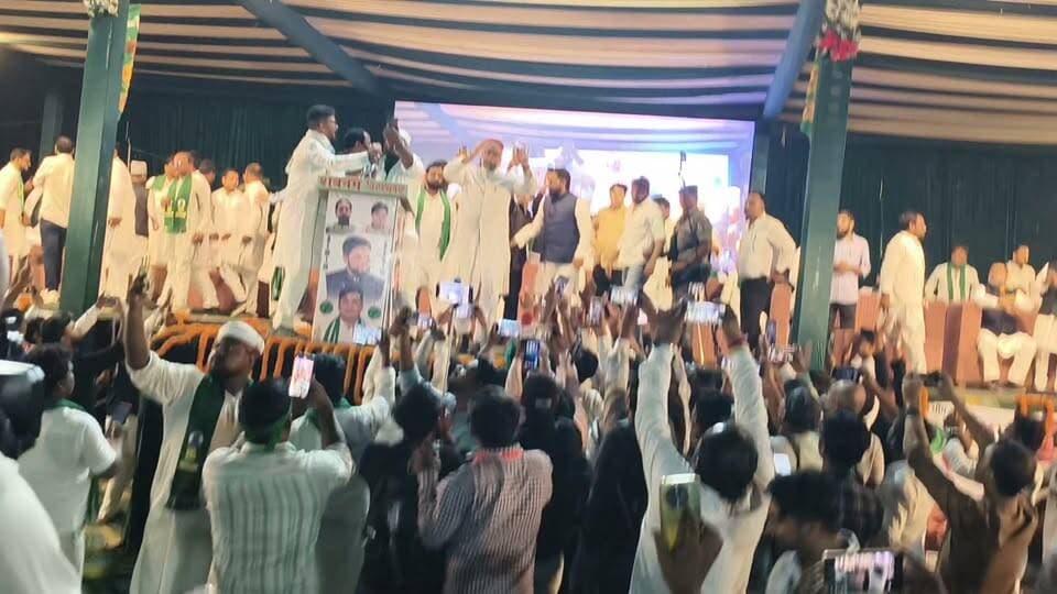 असदुद्दीन ओवैसी पहुंचे आजमगढ़, हुआ जोरदार स्वागत