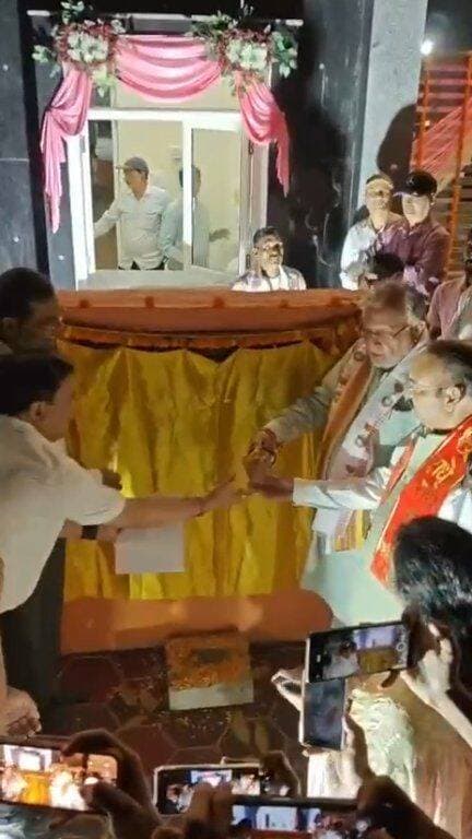 शाहजहांपुर मेडिकल कॉलेज को मिली नई सौगात, वित्त मंत्री सुरेश खन्ना ने मुख्य द्वार, बाउंड्रीवॉल और एंडोस्कोपी लैब का किया लोकार्पण
कम खर्च में मरीजों को मिलेगी आधुनिक जांच की सुविधा, दूसरे शहरों के चक्कर लगाने से मिलेगी राहत
Suresh Kumar Khanna