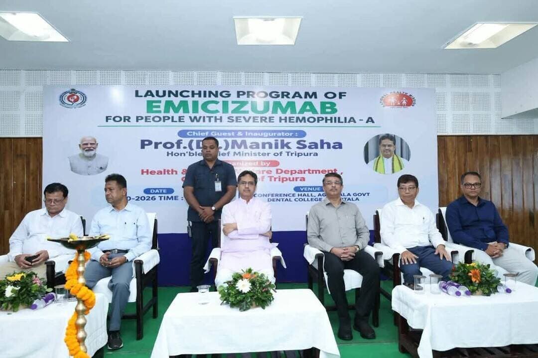 হিমোফিলিয়া এ ইঞ্জেকশন আজ নিজের হাতে এক রোগীর শরীরে পুশ করলেন মুখ্যমন্ত্রী অধ্যাপক ডাঃ মানিক সাহা।